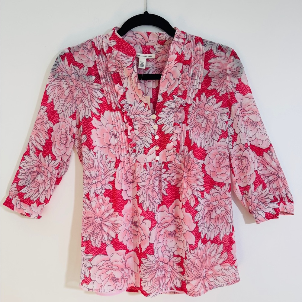 Banana Republic‎ Petite XS Pink Floral Ruffle Pleated Blouse Lightweight Top